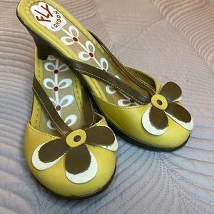 Fly London floral kitten heel sandal. Size 37.